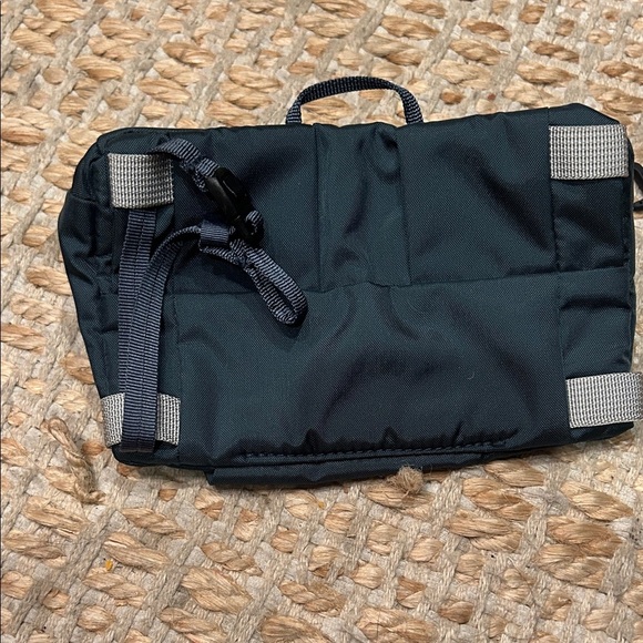 REI CO-OP green belt Bag - Picture 4 of 6